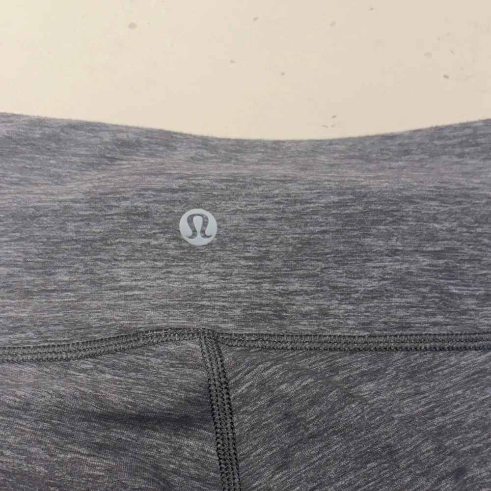 Lululemon grey leggings size 4 - Picture 3 of 4